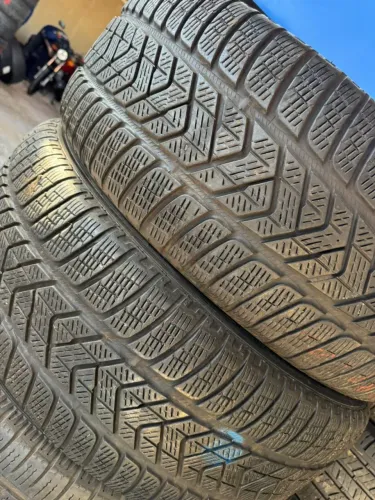 Pneu 235/60/18 Pirelli 90 % vida útil