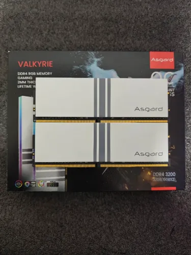 Memória RAM 32GB (2x16GB) Asgard Valkyrie RGB DDR4 3200MHz CL18 - Estado de Nova