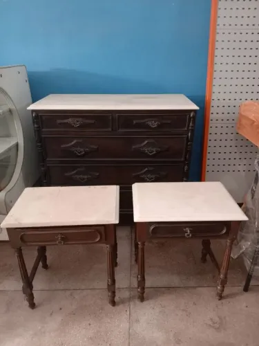 Conjunto colonial, cômoda + duas mesa de cabeceira