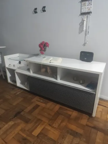 Vende se aparador em bom estado de uso 250,00. Não fazemos entrega. 1,85 x 45 Grageru
