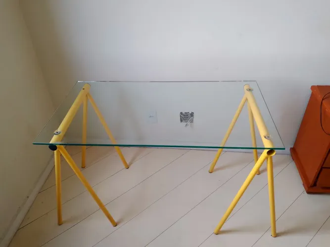 Escrivaninha de vidro TokStok muito barata!!!