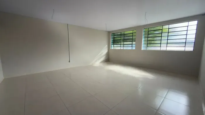 Sala comercial para locação em Capoeiras com estacionamento