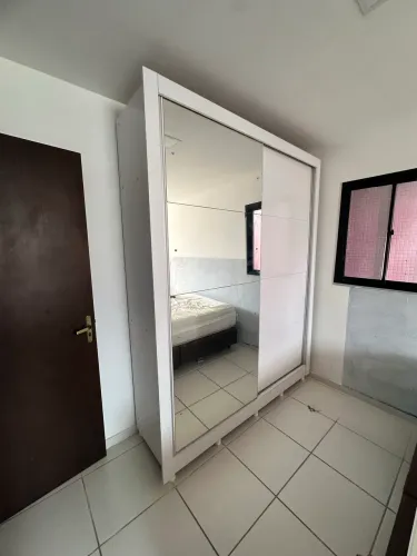 Guarda roupa grande com espelho 