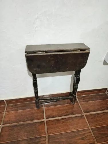 Mesinha de madeira vintage