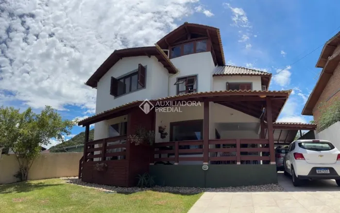 Casa à venda no Campeche em Florianópolis | 370m² | Alto padrão perto da praia