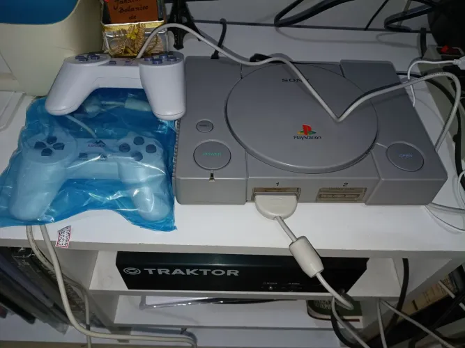 Playstation FAT PicStation com Jogos Cartão SD e 2 controles novos