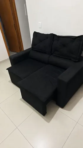 Sofá preto 2 lugares - confortável e bem conservado