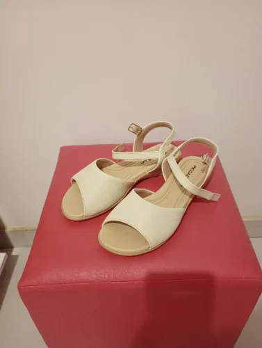 Sandália Camila Picadilly Tamanho 34, OFF White