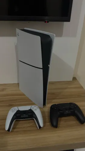 PS5 Slim Midia Digital 825gb + DOIS CONTROLES DUALSENSE
