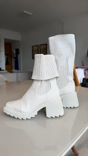 Bota Off White Cano Médio e Longo Amandine - tamanho 34