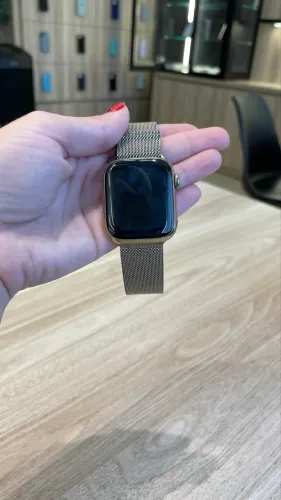 Apple Watch 9 41mm Dourado aço inox - seminovo 87%