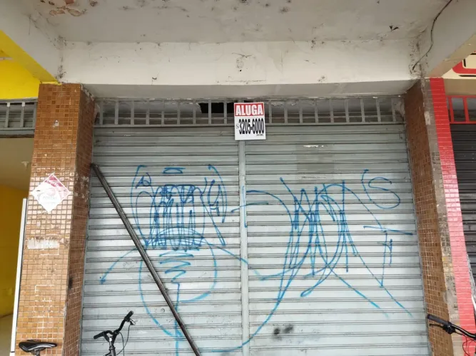 Loja comercial disponível para locação, com 37m² de área total, localizada no bairro Monte