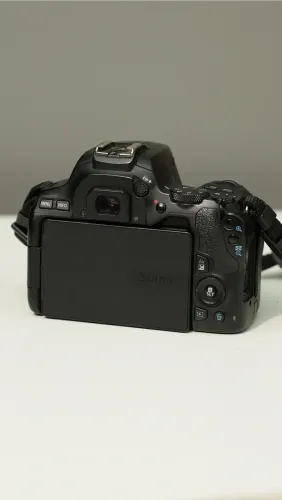 Vendo Câmera Canon EOS Rebel SL3 CORPO