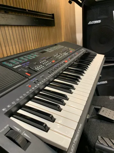 Teclado Yamaha PSR400