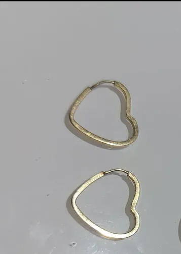 Brinco de ouro 18k coração p grossa