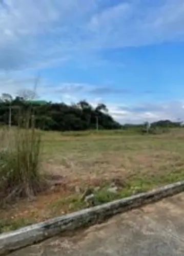 Vendo um terreno próximo da lagoa do Pirtinho