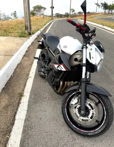 YAMAHA XJ6 N 2010