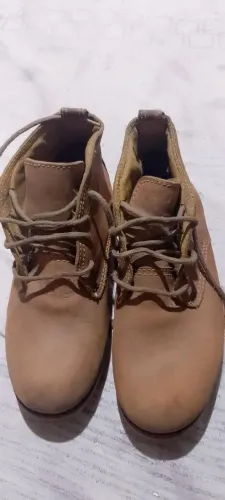 Calçado bota ?