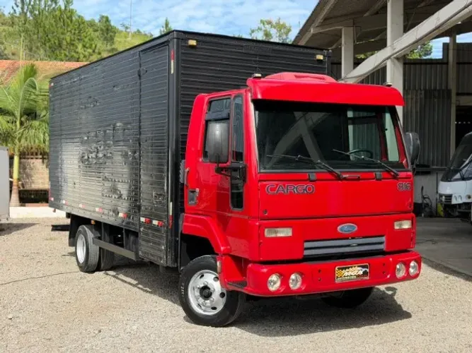 Ford Cargo 816 S - Ano 2013 - No baú 