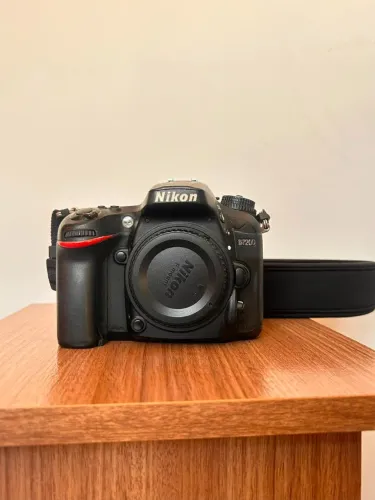 Câmera DSLR Nikon D7200 (somente corpo)