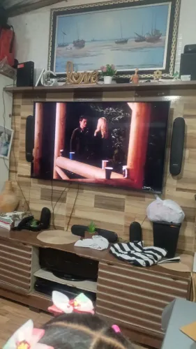 TV é muito nova com quatro meses de uso eu vou vender sim eu não vou