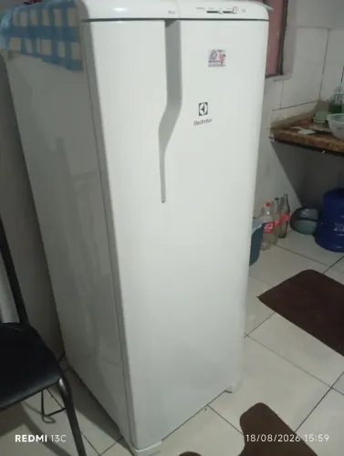 Geladeira Eletrolux semi nova