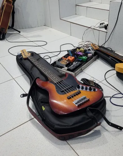 Baixo Sire V3 Marcus Miller - 5 cordas