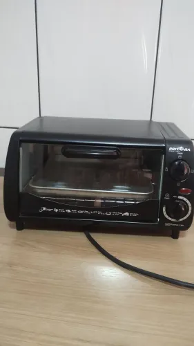 Forno elétrico Britânia com 10 litros compacto preto semi-novo