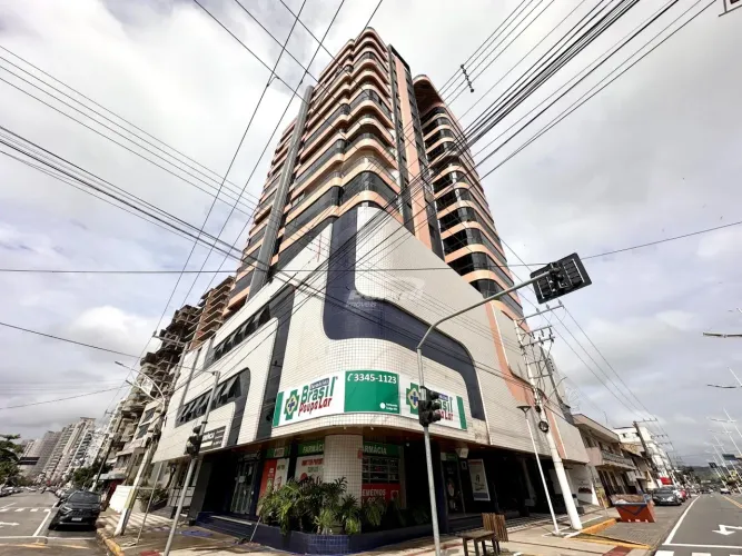 Apartamento disponível para locação no Centro de Balneário Piçarras. (Cód. 16940)