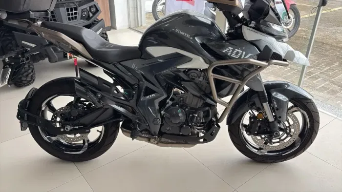 Zonte T350 Novissima, menos de 500 km rodados, com bau traseiro GIVI de 52 litros.