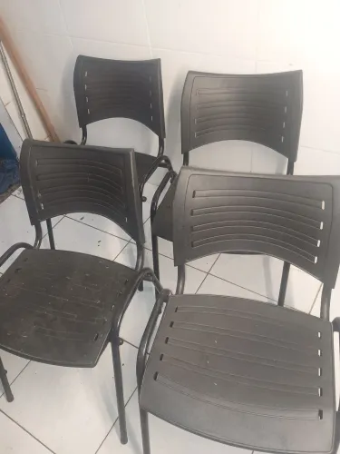 Conjunto de cadeiras com 4