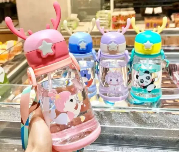 Garrafa copo de Alce com canudo de 600ml infantil com desenho 