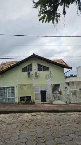 Alugo kitnet na carvoeira prox UFSC