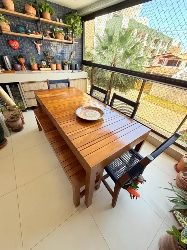 Mesa madeira e cadeiras em corda náutica 