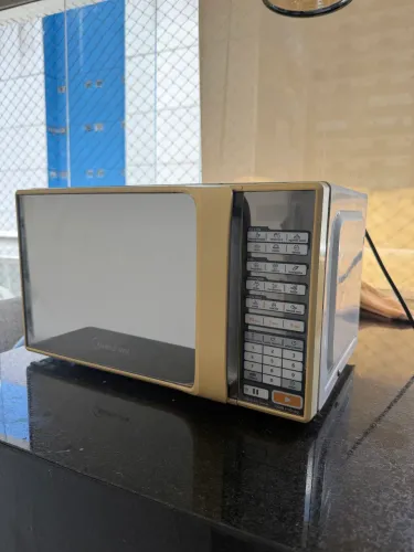Micro-ondas Midea Liva 20L funcionando e higienizado