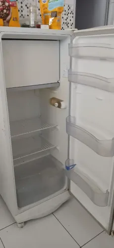 Geladeira Consul em 300 litros em ótimo estado.