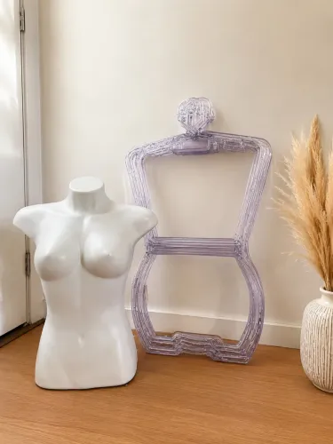 Kit Expositor para Loja - Busto Feminino + Cabides Acrílicos