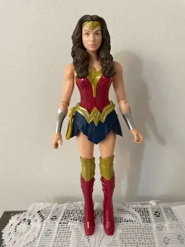 Boneca mulher maravilha