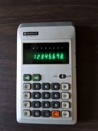 Calculadora antiga Sanyo CX 8132