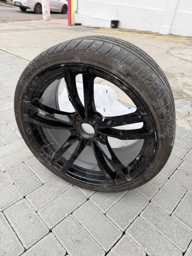 Roda aro19 com pneu carnudo .. BMW 265/30 R19