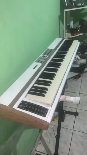 Teclado kurzweil ,piano digital conservado ,valor negociável