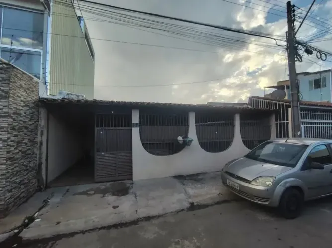 Vendo casa em Universal Viana