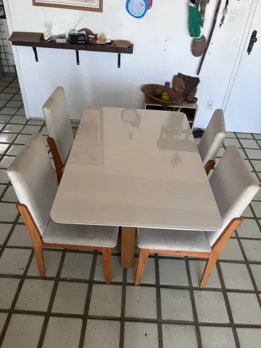 Troco mesa tampo de vidro por mesa redonda em madeira