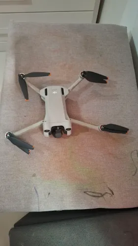 Drone DJI MINI 3 PRO, controle e duas baterias