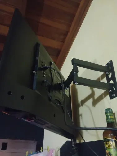 Vendo televisão 32 polegadas não é smart mas acompanha um aparelho que vira smart