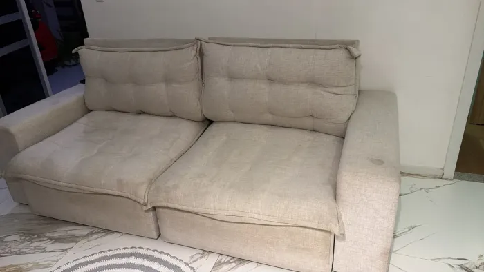 Sofá retrátil de três lugares