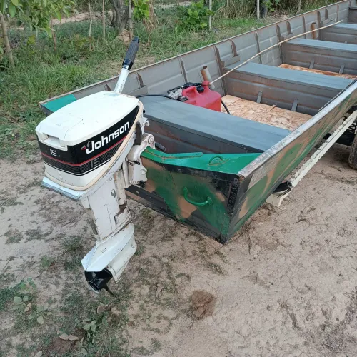 Barco e motor