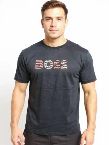 Camiseta Masculina Boss - Estampa Logo Listrado | Algodão Premium e Corte Moderno