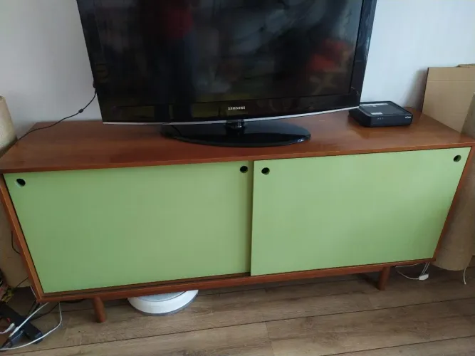 Rack TV (tock&stock)