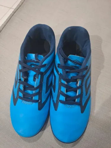 Chuteira umbro infantil 36